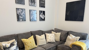 Apartemen, 1 Tempat Tidur Queen | Area keluarga