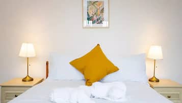 3 bedrooms, iron/ironing board, WiFi, bed sheets