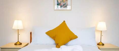 3 habitaciones, tabla de planchar con plancha, wifi y ropa de cama