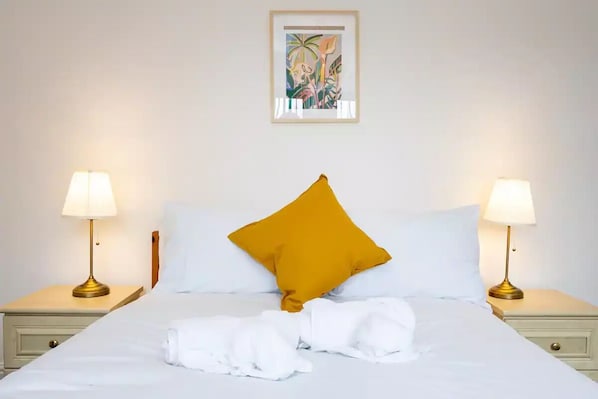 3 bedrooms, iron/ironing board, WiFi, bed sheets