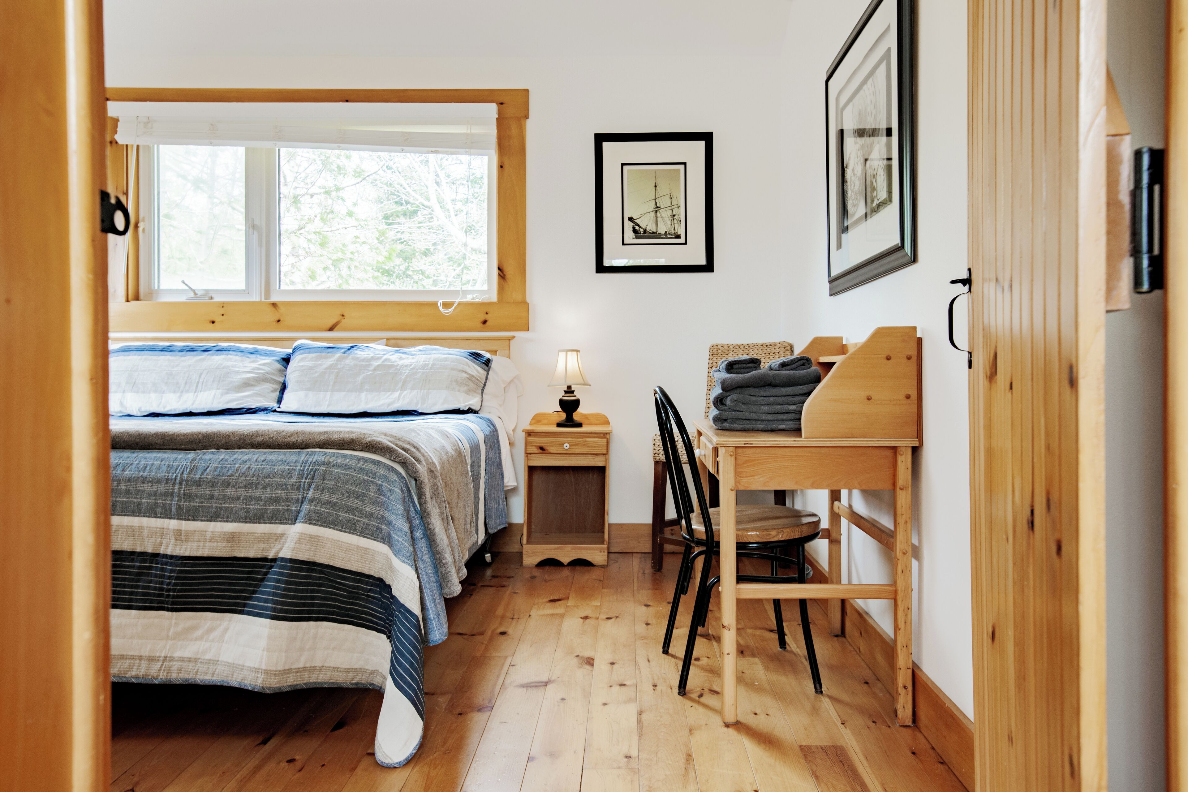 3 sovrum, skrivbord, strykjärn/strykbräda och resesäng