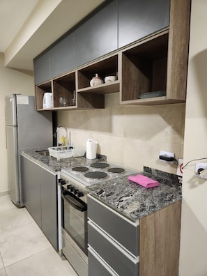 Full-sized fridge, oven, cookware/dishes/utensils, cleaning supplies - Casita de Tucuman -  Santiago (Tucuman)