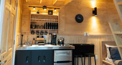 Tiny home in Chester Nova Scotia. Hosted by Dordean Suites