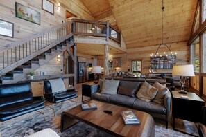 Smart TV, fireplace - Eagle Ridge- Blue Ridge GA (Blue Ridge)