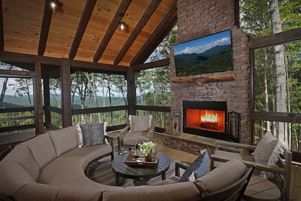 Eagle Ridge - Entry Level Deck Fireplace