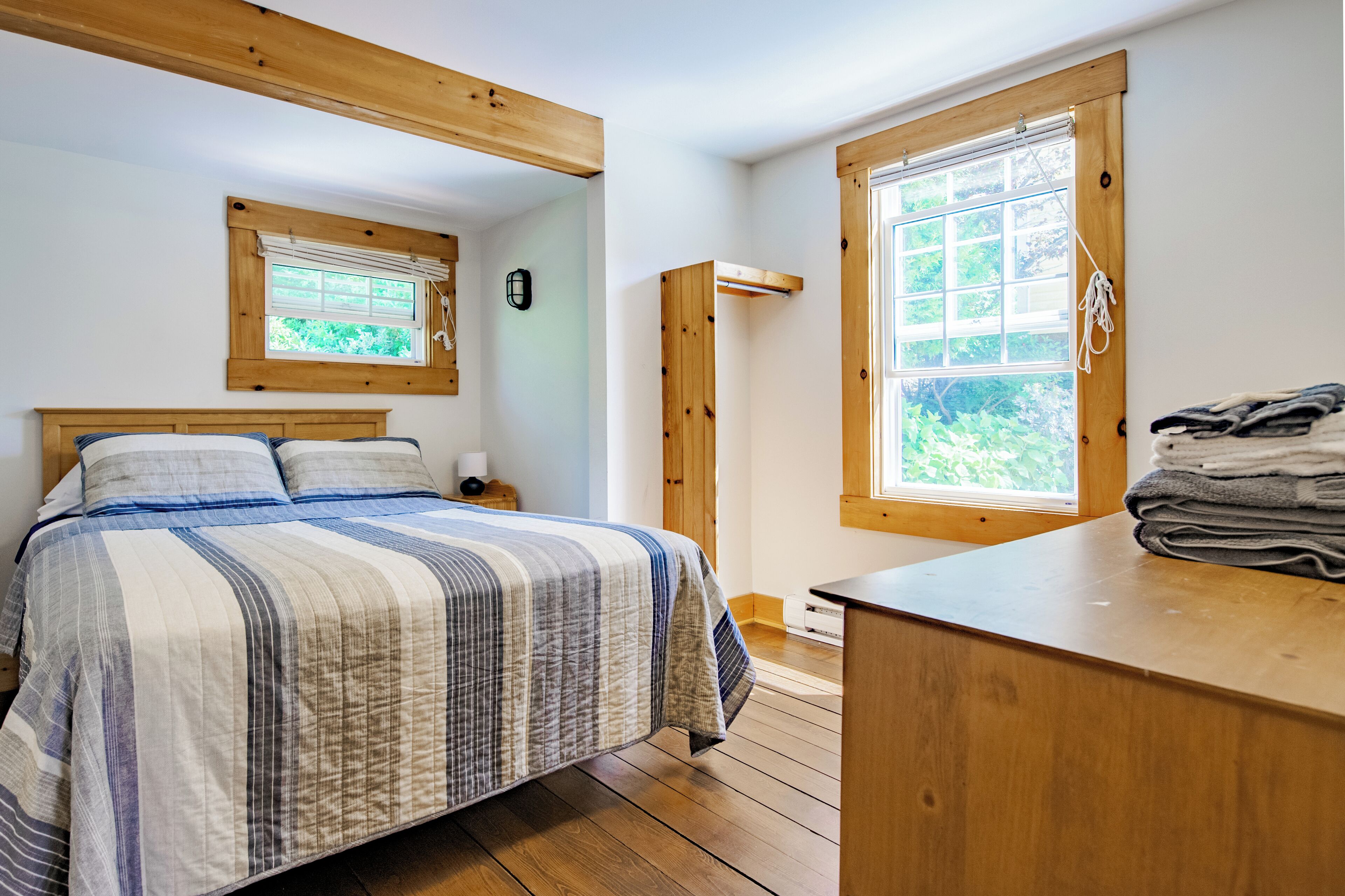 2 bedrooms, desk, iron/ironing board, travel cot