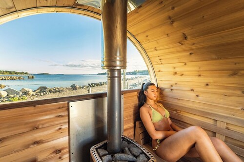 Cozy Waterfront Retreat w/private Hot Tub & shared Sauna – Walk to Ocean – C2