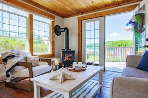 Smart TV y chimenea 