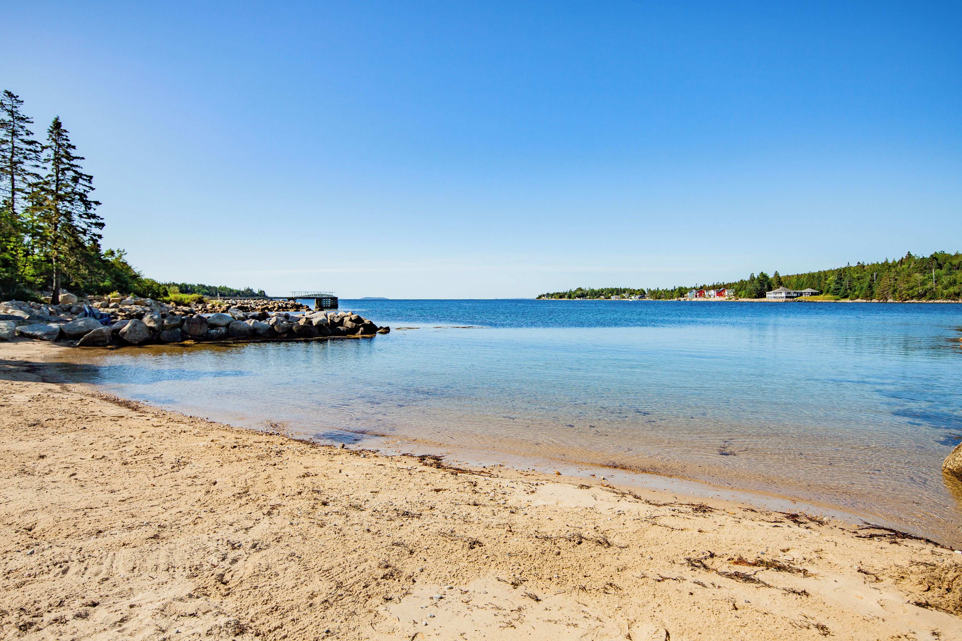 Beach nearby, sun-loungers, beach towels