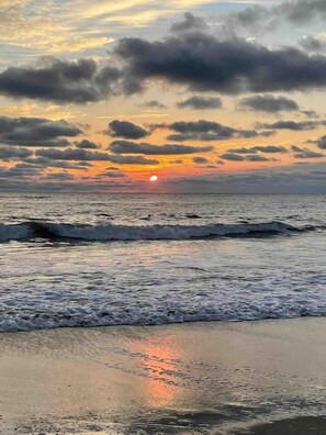 Beach nearby - Oyster & Pearl Beautiful New Single Level Condo (Corolla)