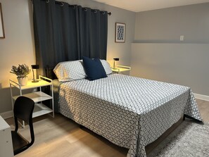 3 bedrooms, desk, iron/ironing board, free WiFi