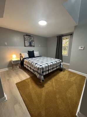 3 habitaciones, escritorio, tabla de planchar con plancha y wifi gratis 