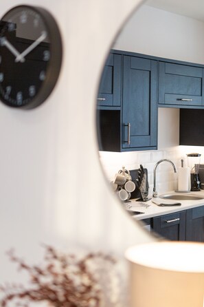 Leilighet – premium | Eget kjøkken | Kjøleskap, mikrobølgeovn, ovn og kokeplater