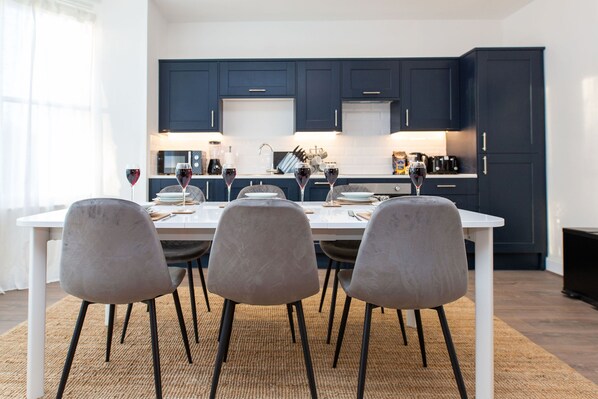 Leilighet – premium | Spiseområde på rommet