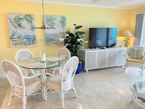 Dining - The Saltwater Serenity (Stuart)