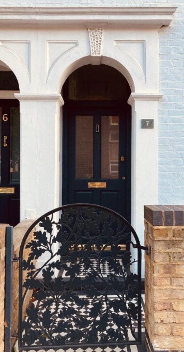 House, Multiple Beds | Exterior - Charming 3-bed House in London (London)