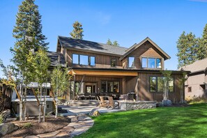 Exterior - Suncadia's #1 6BR/6BA Luxury Retreat! Huge Swim Spa*Hot Tub*Game Room*5 Mstrs (Cle Elum)