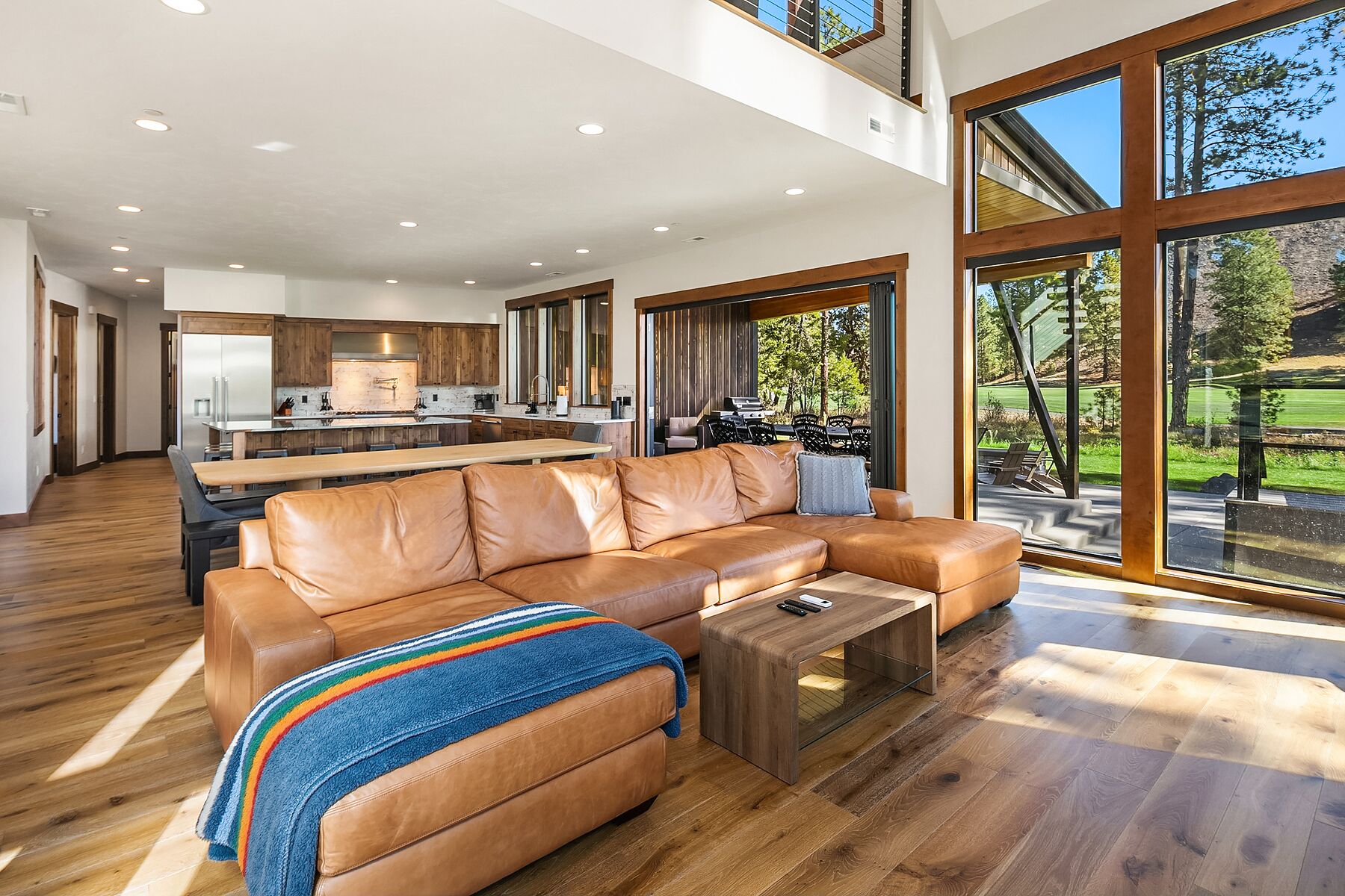 Smart TV, fireplace, table tennis