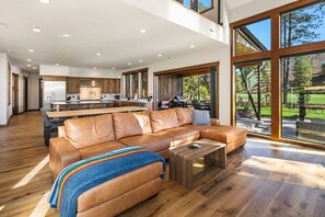 Smart TV, fireplace, table tennis - Suncadia's #1 6BR/6BA Luxury Retreat! Huge Swim Spa*Hot Tub*Game Room*5 Mstrs (Cle Elum)