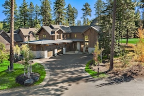 Exterior - Suncadia's #1 6BR/6BA Luxury Retreat! Huge Swim Spa*Hot Tub*Game Room*5 Mstrs (Cle Elum)