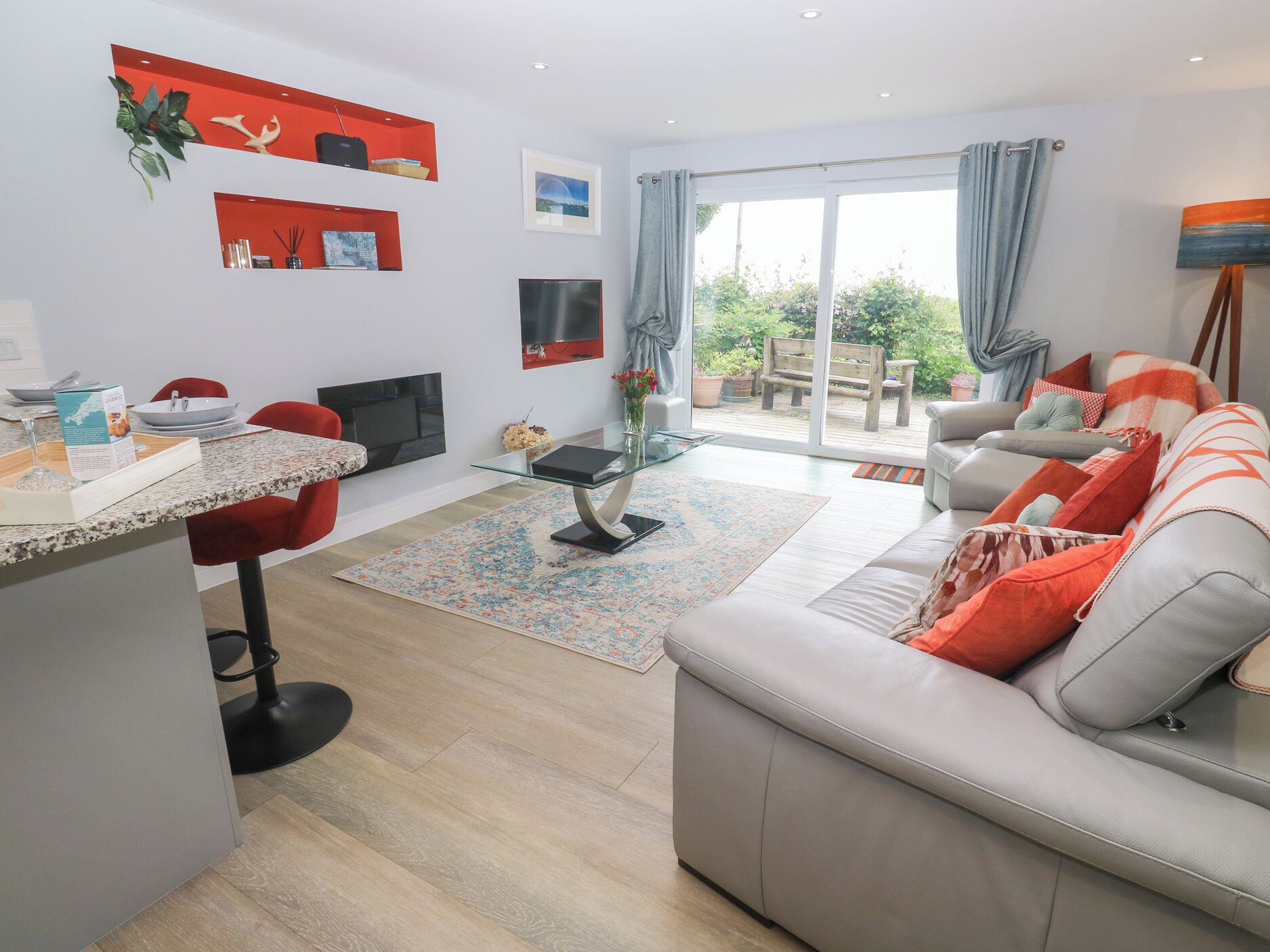 Cottage | Living area | Fireplace