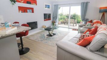 Cottage | Living area | Fireplace