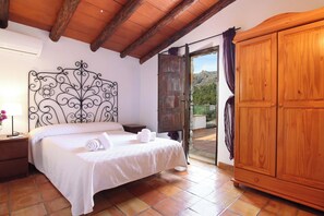 5 bedrooms, iron/ironing board, travel cot, Internet - Villa Martorellet, Villa near Cala Sant Vicenç and its beaches (Cala Sant Vicenç)