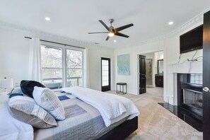 4 bedrooms, desk, iron/ironing board, travel cot - Modern Rooftop Home in Midtown (Atlanta)