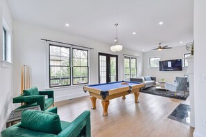 Games room - Modern Rooftop Home in Midtown (Atlanta)
