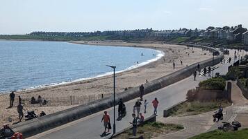 Una spiaggia nelle vicinanze