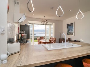 Fridge, dishwasher, electric kettle, toaster - Fairwinds (Newbiggin-by-the-Sea)