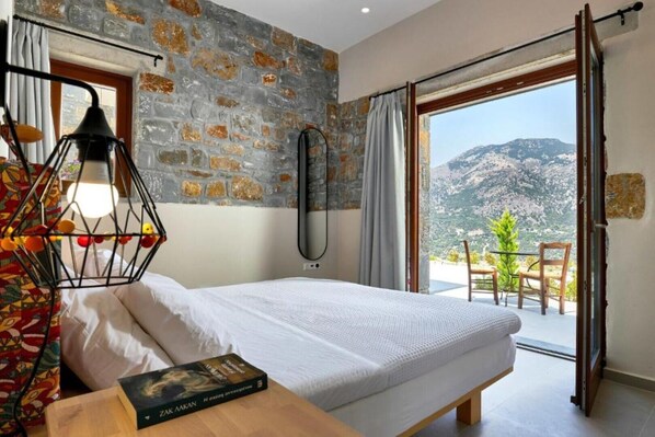 1 bedroom, travel cot, WiFi, bed sheets - Romantische Villa mit Privatsphäre, Grosse Terrasse mit Aussicht (Mithi Ornias)