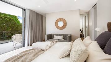 4 bedrooms, desk, iron/ironing board, travel cot
