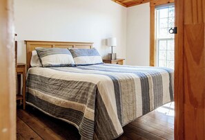 2 bedrooms, desk, iron/ironing board, travel crib