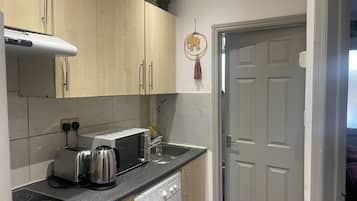 Apartment | Private kitchen | Fridge, microwave, oven, stovetop