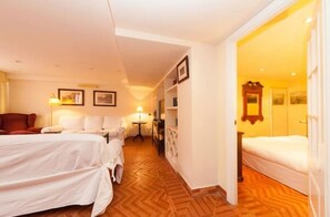 3 bedrooms, WiFi, bed sheets - 3 Habitaciones,3 Baños,en el Centro (Sevilla)