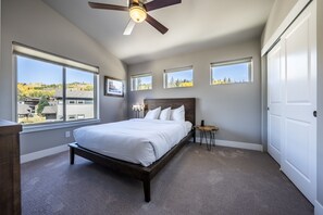 2 bedrooms, iron/ironing board, travel crib, free WiFi