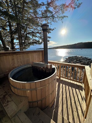 Outdoor spa tub - Romantic Oceanfront Studio | Private Hot Tub | Fireplace | Near Halifax (Boutiliers Point)