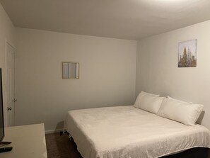 2 soverom, strykejern/-brett, wi-fi (inkludert) og sengetøy