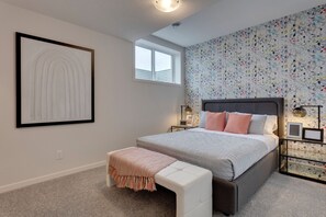 2 عدّة غرف نوم ومكواة/لوح كي وواي فاي مجانًا وملاءات أسرّة