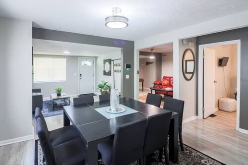 Beautifully renovated home/ 5BR