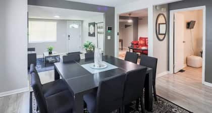 Beautifully renovated home/ 5BR