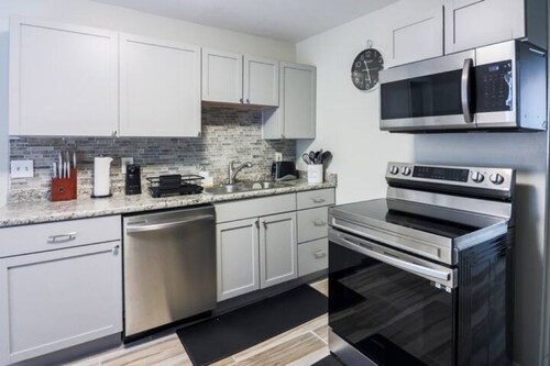 Beautifully renovated home/ 5BR