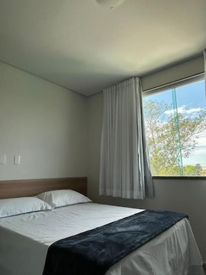 1 bedroom, desk, laptop workspace, free WiFi