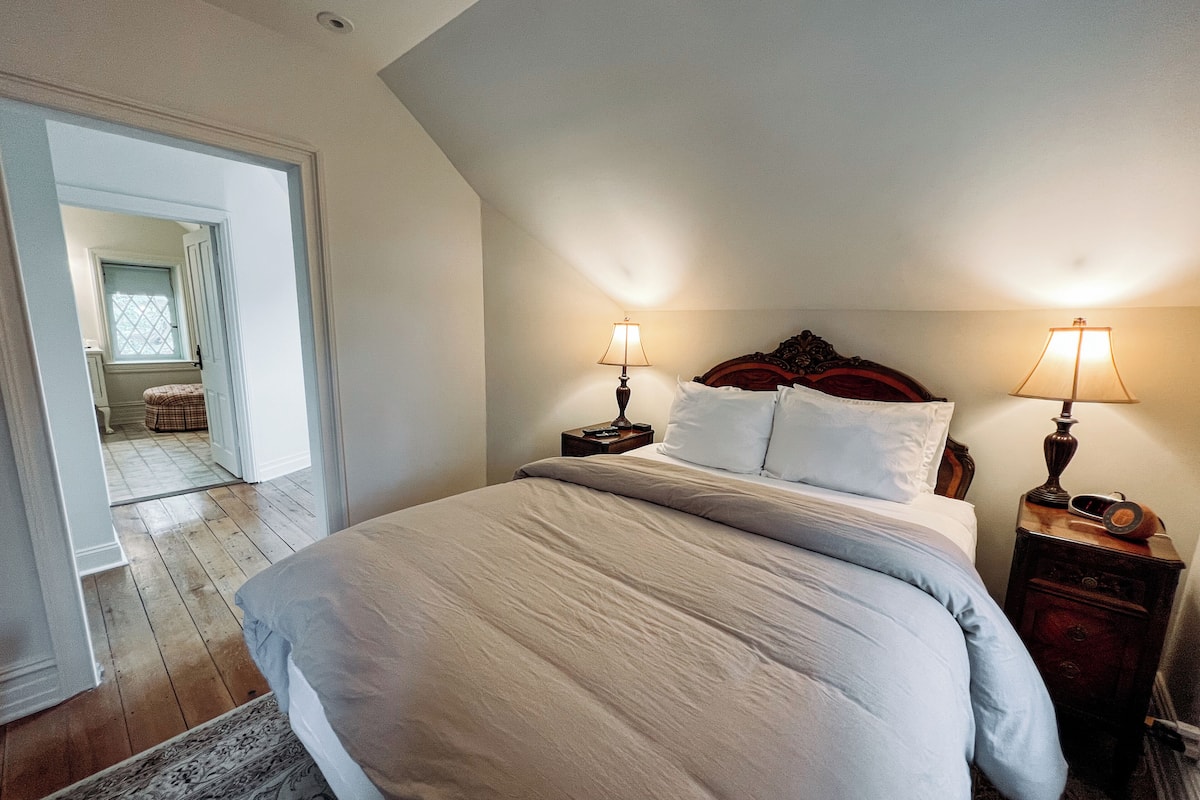 Standaard suite, 1 queensize bed | 1 slaapkamer, luxe beddengoed, donzen dekbedden