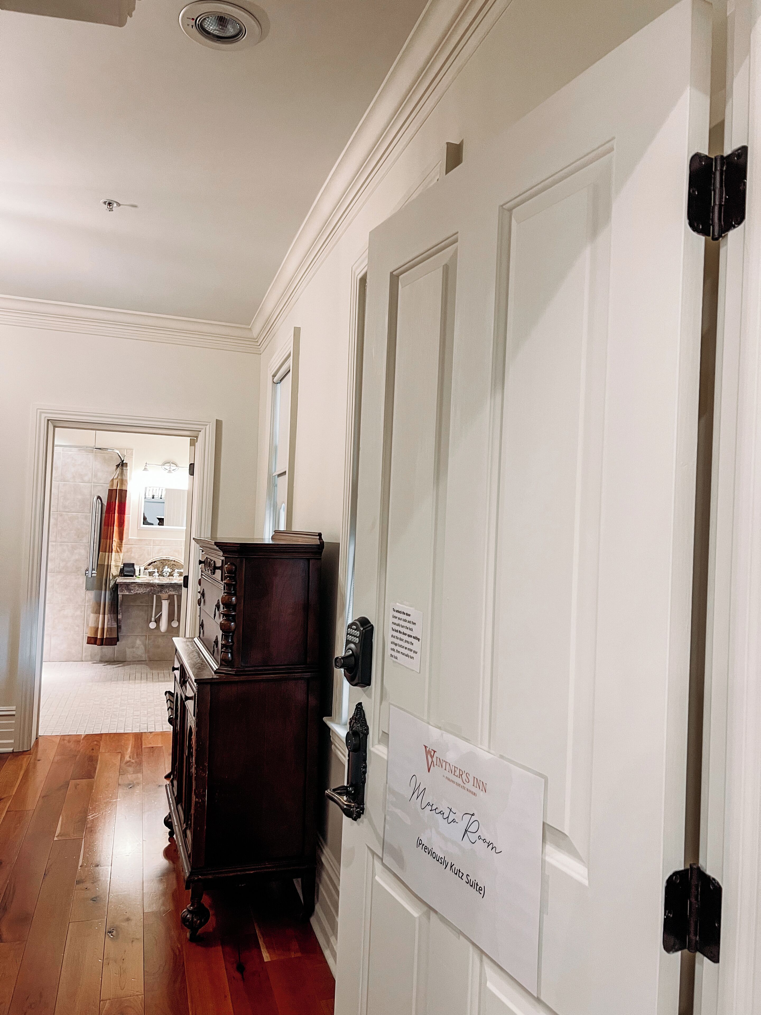 Standard Suite, 1 Queen Bed, Courtyard View | 1 bedroom, premium bedding, down duvets, iron/ironing board