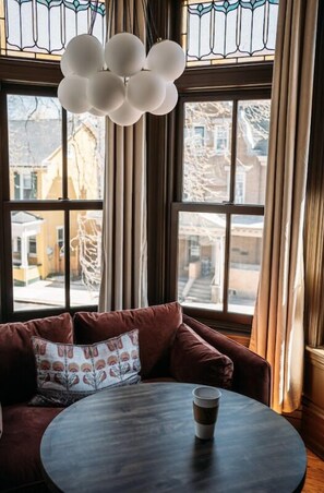 Standard Suite, 1 Queen Bed | In-room dining