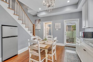 Interior - Best Walkable Location in Savannah on Beautiful Square by Lucky Savannah (Savannah)