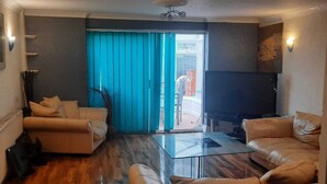 Unclassified image, 5 of 25, button - Remarkable 3-bed House in London (London)
