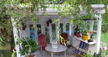 Maison éclusiÚre napoléonienne, havre de paix au bord du canal d'Ille et Rance